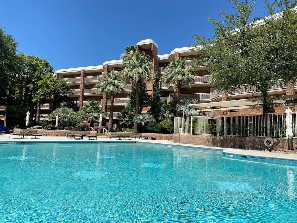 Embassy Suites By Hilton Tucson East Exterior photo